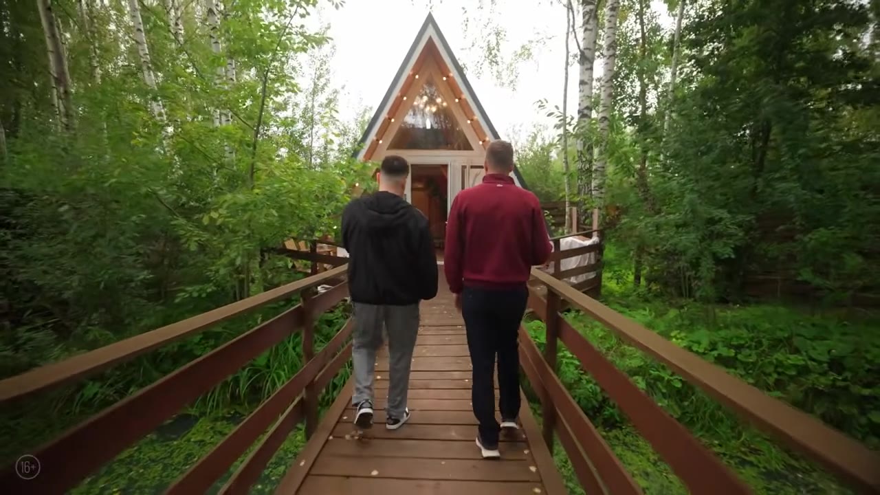 Первый A-Frame на базе: сейчас его вскрыли под полусухую стяжку и водяной тёплый пол — пять лет назад денег на это не было